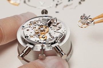 青岛劳力士表进水维修多少钱